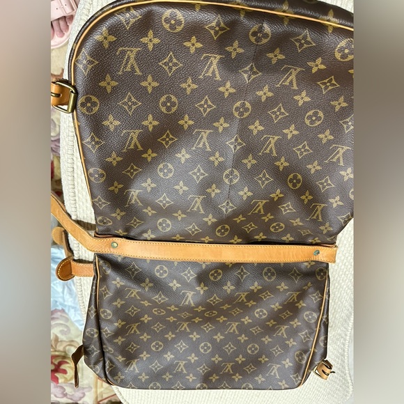 LOUIS VUITTON Saumur 35 Shoulder bag - Picture 10 of 13